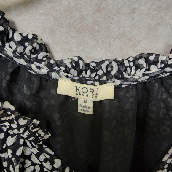 Kori Women's Black and White Print Boho Style Top Size M - Picture 6 of 7